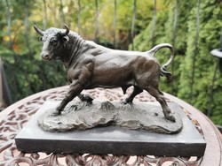 Bika - bronz szobor