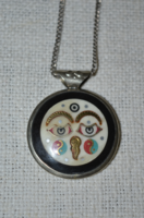 Bizsu necklace with decorative 2-sided pendant