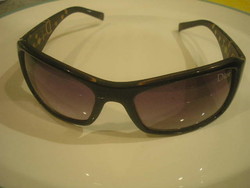 Sports running sunglasses marked K dior need to be glued at one point