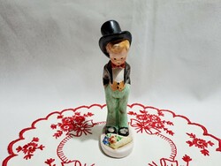 Kerámia Iparművész fiú frakkban, kalapban 15 cm magas