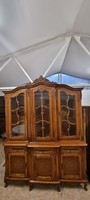 Gyönyörű intarziás faragott barokk vitrines szekrény