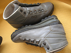 Clean leather retro lowa hiking boots