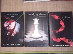 Stephenie Meyer: Alkonyat-sorozat ,mind a 4 rész. 3999.-Ft