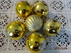 Christmas glass ball, 5 gold-colored and one plastic, diameter 6 cm. He has!