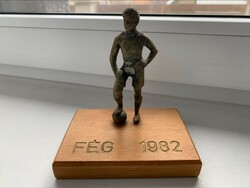 Soccer player statue on a wooden base: fég 1982. (Weapons and gas equipment factory)