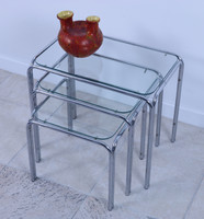 Bauhaus jellegű lerakóasztal-készlet (üveg/krómozott)