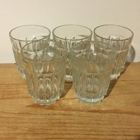 Üveg vizes pohár