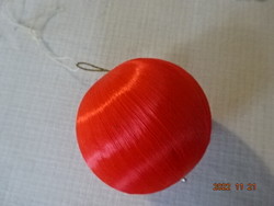 Christmas tree ornament, red apple, yarn coated, diameter 6 cm. He has!