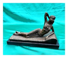 Kleopátra bronz szobor