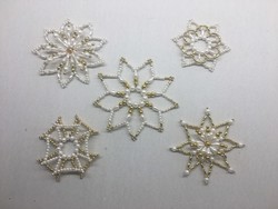 5 Christmas tree ornaments made of pearls (6.)