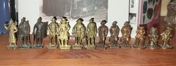 13 darab Kinder fém katona, katonák, figurák együtt.