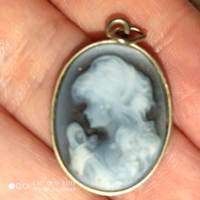 Extremely fine, precise mother-of-pearl carving, cameo pendant in a silver frame
