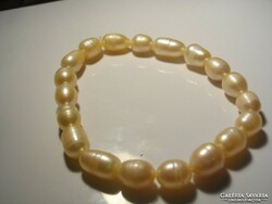 Árésés, large-eyed cultured pearl bracelet