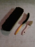 3 old high-quality wooden hat brushes, a beautiful horsehair clothes brush and a shoe brush are for sale together