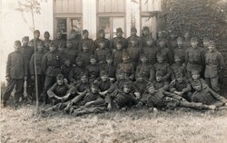 Katonai csoportkép, képeslap méret