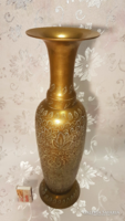 Nehéz és nagyméretű, 40 cm magas réz váza, Indiai, metszett