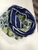Fashionable, large circle scarf with marked blue flowers
