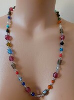 Cheerful necklace combined with colored glass beads
