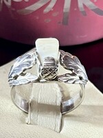 Különleges, antik, ezüst gyűrű csont díszítéssel