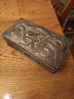 Impozáns régi kínai ezüstözött sárkányos doboz (18,5x9,5x5,7 cm)