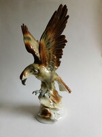 Lippelsdorf figure of an eagle about to pounce on a rabbit - 26 cm