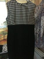 Fekete-fehér szűk fazonú, rövid, nagyon modern sztrecs ruha M/L-es