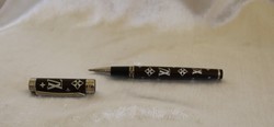 Received as a gift: approx. 15 years old, in beautiful condition, nicely writing pen with l.V pattern