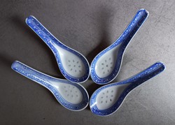 4 Chinese porcelain spoons with a rice pattern