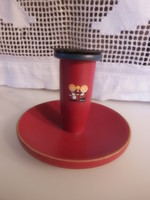 GYERTYATARTÓ - ALKUKÉPES -  SÉTÁLÓ - KARI TRESTAKK - FESTETT FA - 12 x 9 cm  - NORVÉG  NÉPMŰVÉSZET