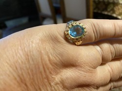 14karátos magyar arany gyűrű, kék kővel, fémjelzett, mesterjeles.