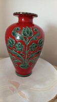 Gmundner antik kerámia váza, vésett és kézi festésű,jelzett, a váza teteje egy részén ragasztott