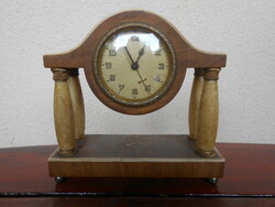 Four column table/mantel clock