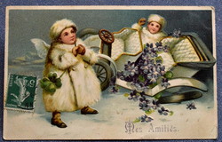 Antik dombornyomott üdvözlő litho képeslap automobil baleset bundás angyalkák téli táj lóhere ibolya