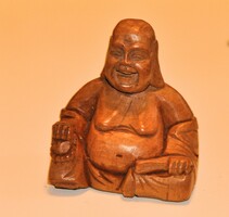 Nevető Buddha - vietnami, fából faragott kisplasztika, 10,5 cm magas