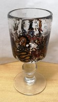 Középkori címerekkel díszített antik vastagfalú szakított pohár.