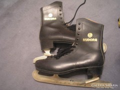 U8 professional, hudora sharp skates in good condition with 42+ ++ spring edge protectors