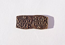 Tamás of a woman, two picula, irregularly shaped, cast coin