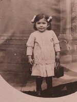 Régi gyerekfotó vintage fénykép kislány