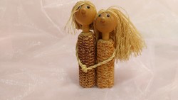 Kukorica csutkából és fából készült figura pár