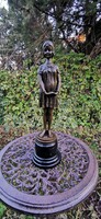 Fiatal lány - bronz szobor