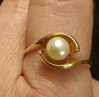 3.71 Gr 14k gold ring with pearls