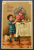 Antik Újévi üdvözlő litho képeslap kisgyermek rózsacsokor süteményes tál ajándékcsomag