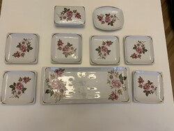 Hollóházi porcelán új vitrinben tartott süteményes tálca tányérok bonbonier gyűrű tálca-tál rózsás