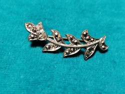Small brooch with old marcasite stone (693)