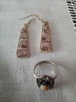 Stone bijou ring and 'double-sided' earrings