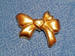 Old bow brooch (736)