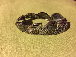 Youthful bijou bracelet made of leaves (8ffkt)