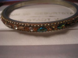 7 cm bracelet for sale in good condition, decorated with many gemstones
