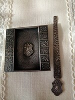 Iparművészeti ezüstözött réz ötvös hamutálca + levélbontó kés - horoszkóp és  pécsi címer