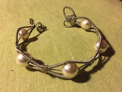 Stainless steel bracelet with pearls (8 cents)